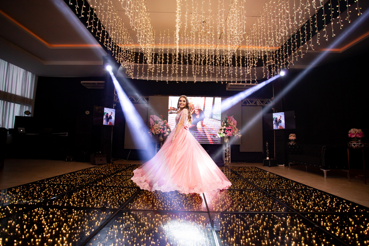 festa de irmãs gemeas, fotografia de 15, debutante, festa de 15, vestido, fotos de 15 anos, book dos 15, brinde, balada, making ok,  Centro de eventos Parque das Águas Sombrio/SC, forquilhinhas, criciuma, ararangua