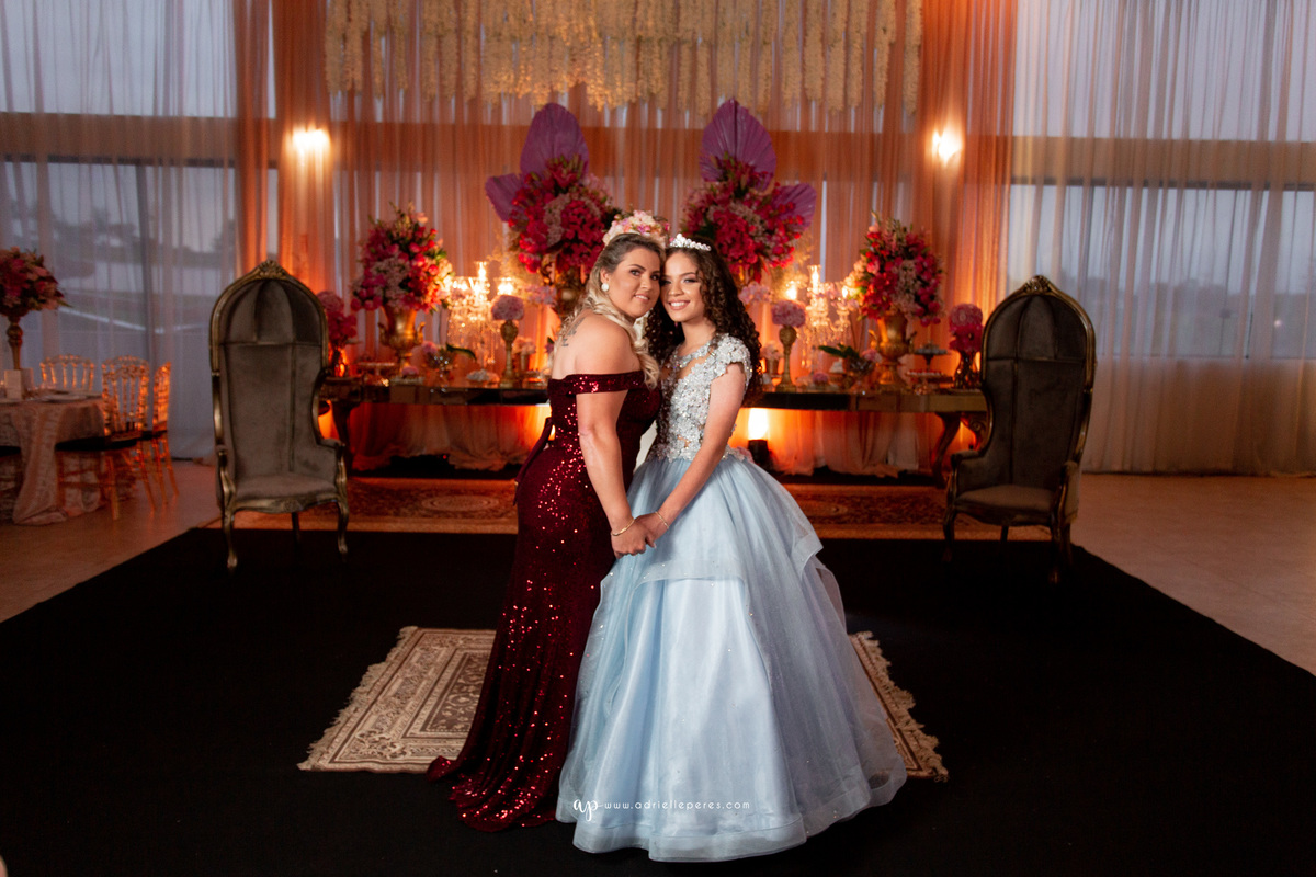 festa de irmãs gemeas, fotografia de 15, debutante, festa de 15, vestido, fotos de 15 anos, book dos 15, brinde, balada, making ok,  Centro de eventos Parque das Águas Sombrio/SC, forquilhinhas, criciuma, ararangua