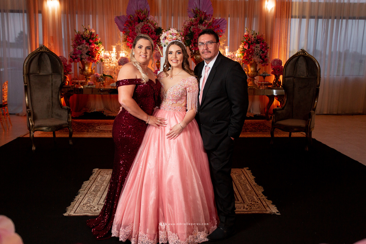 festa de irmãs gemeas, fotografia de 15, debutante, festa de 15, vestido, fotos de 15 anos, book dos 15, brinde, balada, making ok,  Centro de eventos Parque das Águas Sombrio/SC, forquilhinhas, criciuma, ararangua