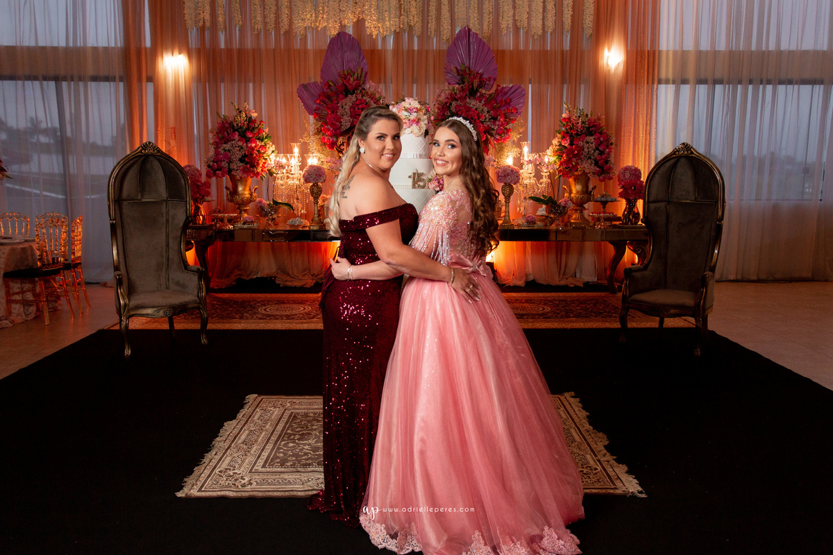 festa de irmãs gemeas, fotografia de 15, debutante, festa de 15, vestido, fotos de 15 anos, book dos 15, brinde, balada, making ok,  Centro de eventos Parque das Águas Sombrio/SC, forquilhinhas, criciuma, ararangua