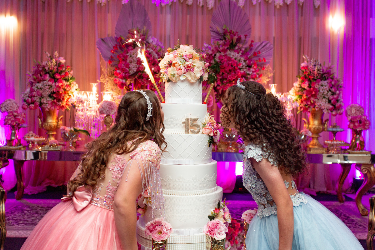 festa de irmãs gemeas, fotografia de 15, debutante, festa de 15, vestido, fotos de 15 anos, book dos 15, brinde, balada, making ok,  Centro de eventos Parque das Águas Sombrio/SC, forquilhinhas, criciuma, araranguav