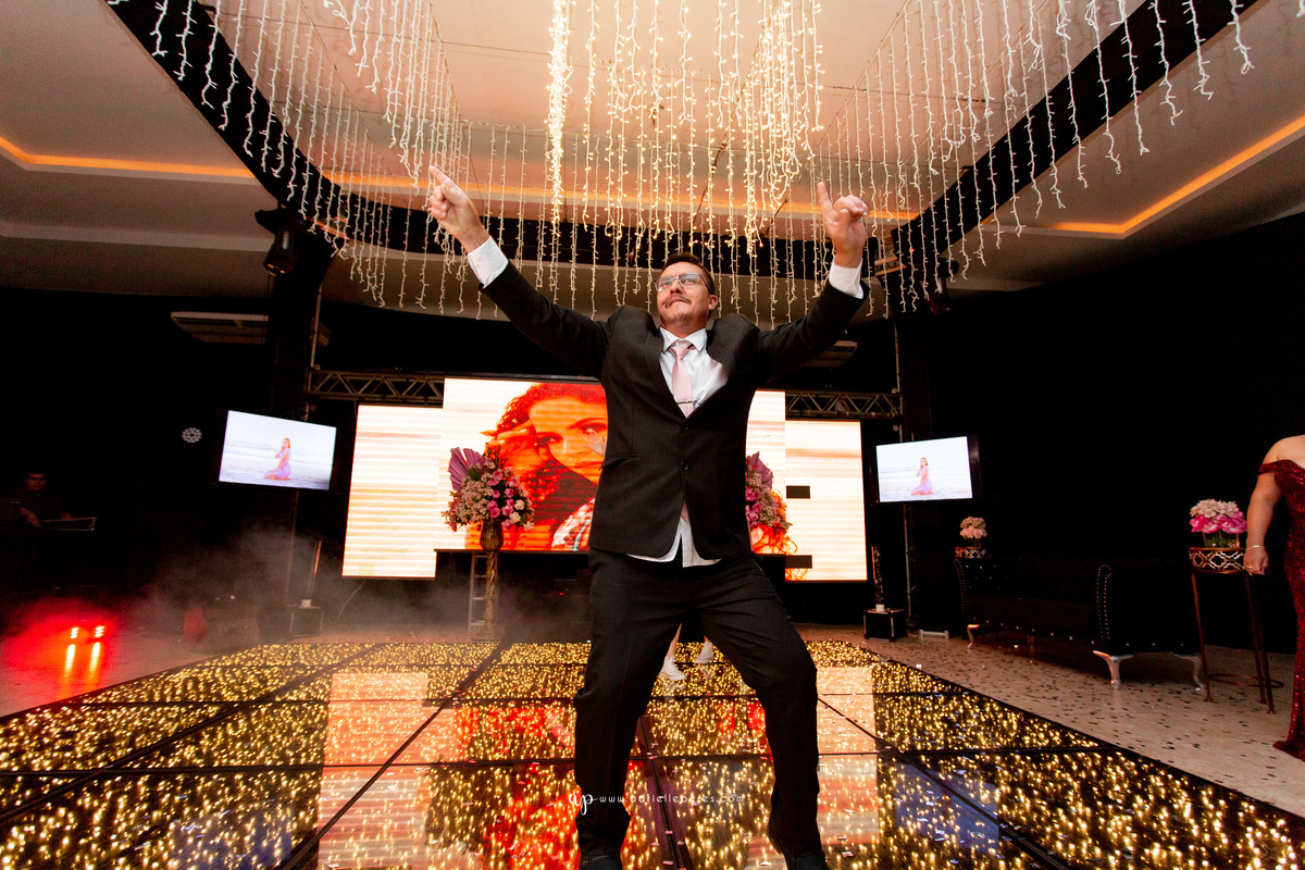 festa de irmãs gemeas, fotografia de 15, debutante, festa de 15, vestido, fotos de 15 anos, book dos 15, brinde, balada, making ok,  Centro de eventos Parque das Águas Sombrio/SC, forquilhinhas, criciuma, ararangua