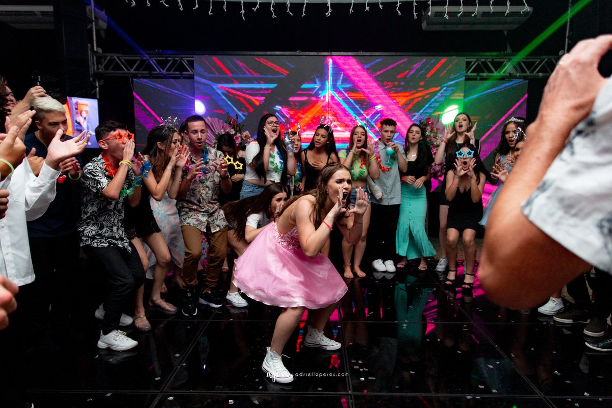 festa de irmãs gemeas, fotografia de 15, debutante, festa de 15, vestido, fotos de 15 anos, book dos 15, brinde, balada, making ok,  Centro de eventos Parque das Águas Sombrio/SC, forquilhinhas, criciuma, ararangua