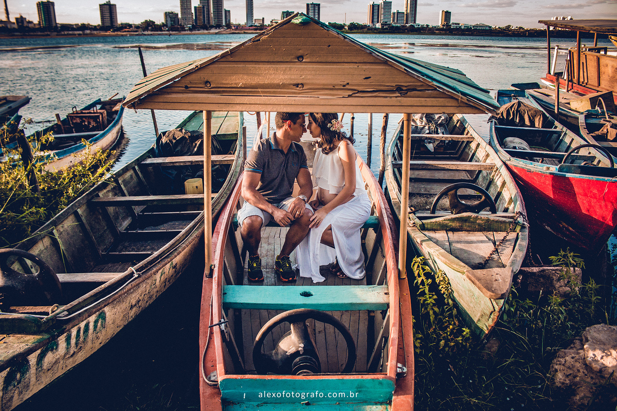 Casal jovem pousando para lindas fotos de gestante em Petrolina e Juazeiro por Alex Oliveira