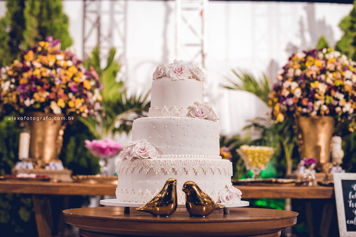 Casamento de Brísila e Thiago no Rica Festa Buffet em Juazeiro, com making of e cerimônia, muitas fotos lindas e um casal fofo. Fotografia de casal, ensaios e casamento por Alex Oliveira, fotografo de casamento em Petrolina e Vale do São Francisco.