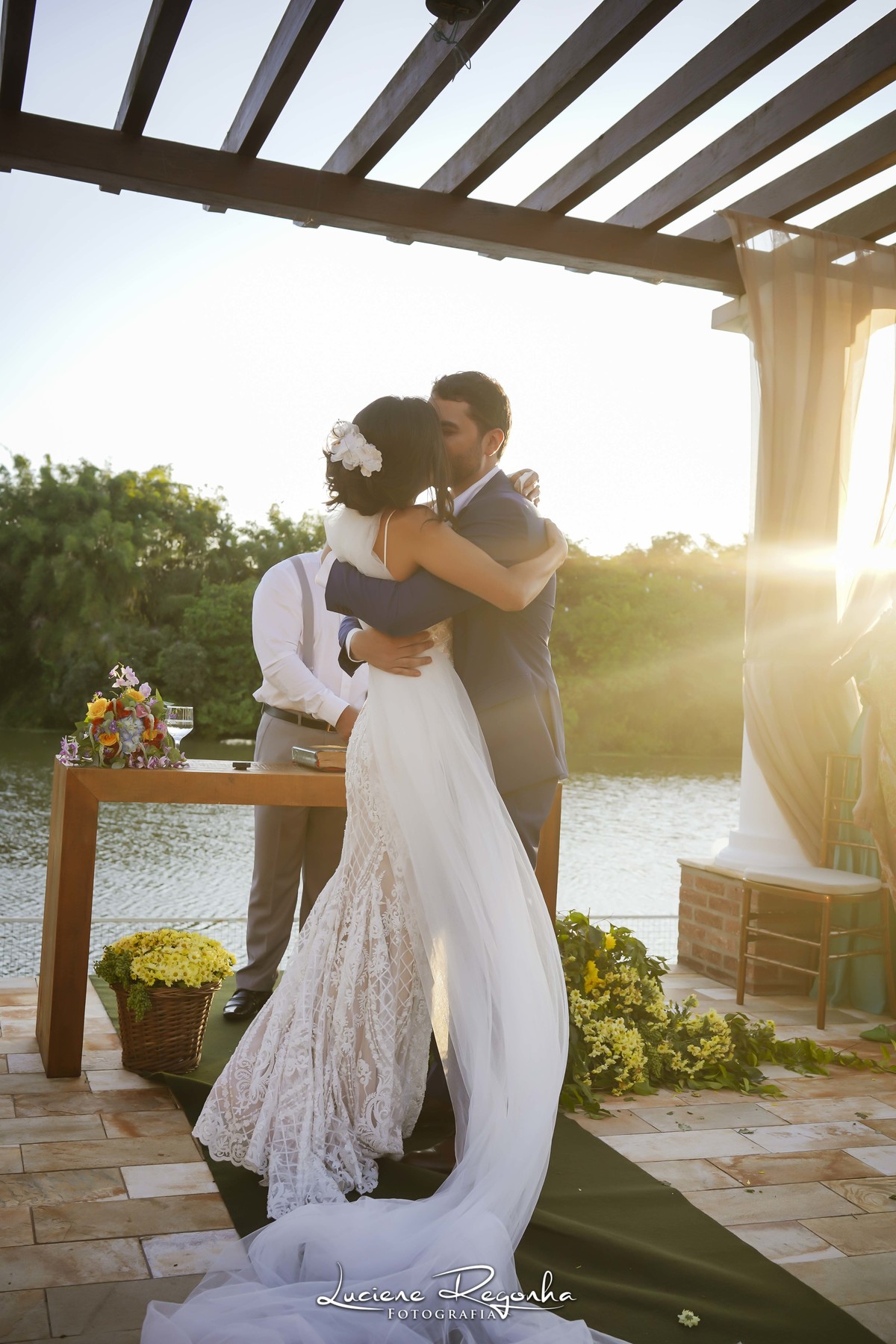 cascasamento no por do solamento no por do sol