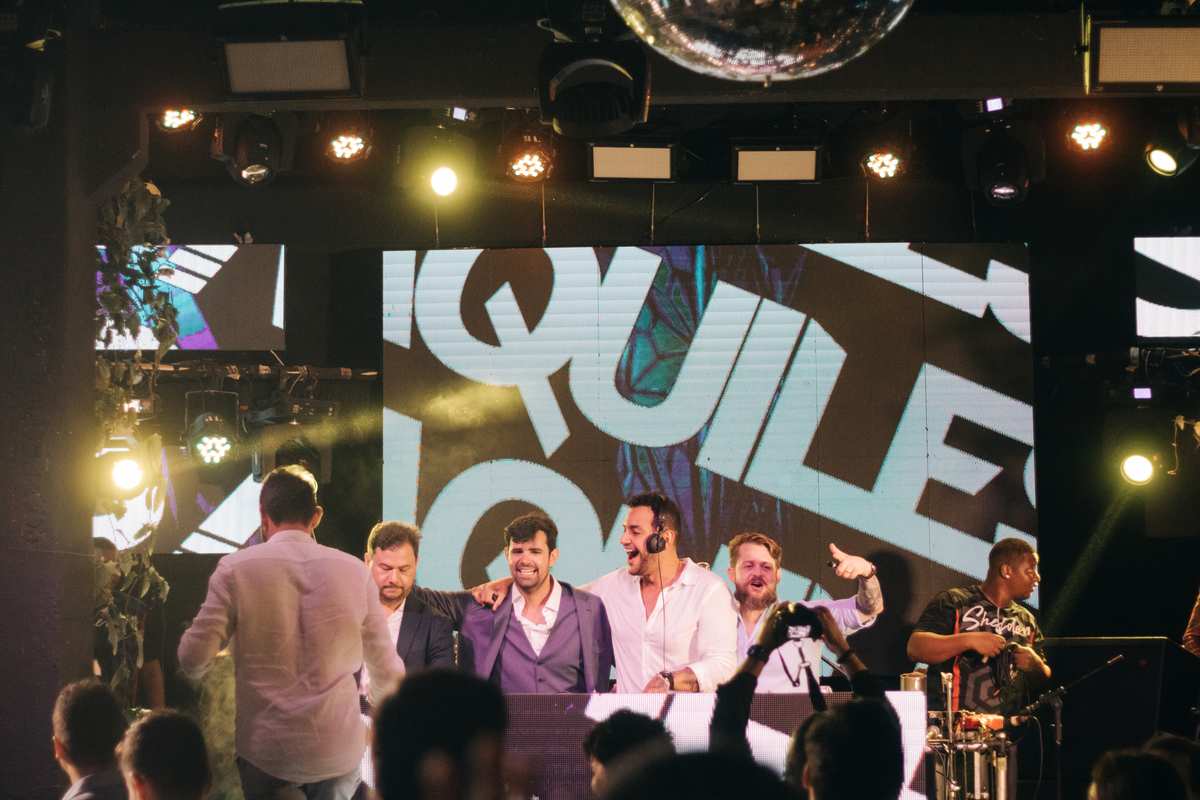 Dj animando o casamento