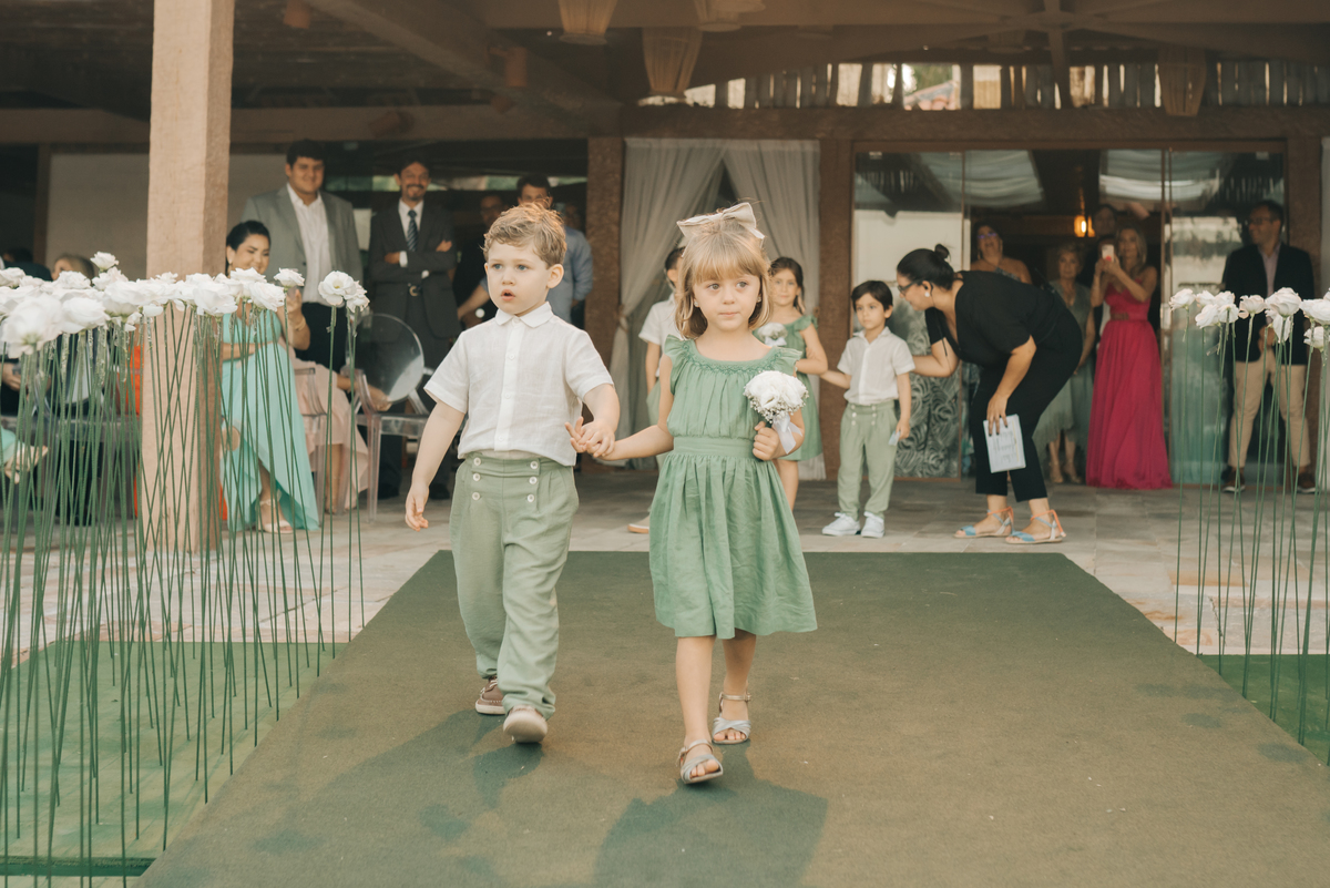 Crianças no casamento.