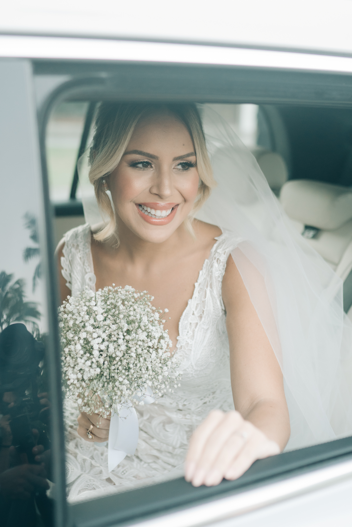 Noiva no carro.