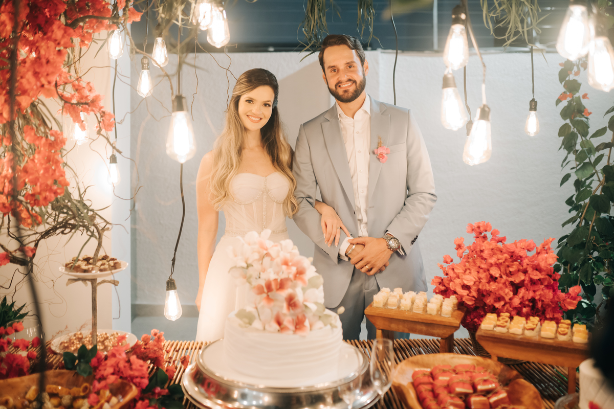 fotos dos noivos no bolo.