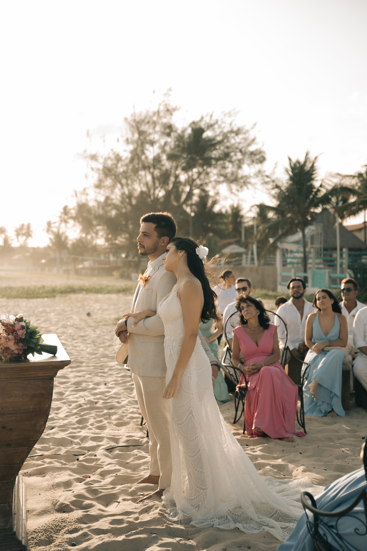 Lindo casamento no por do sol
