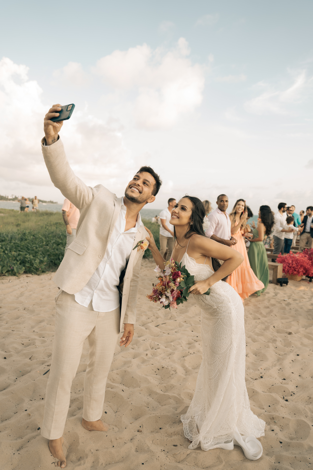 Selfie dos noivos pós casamento.