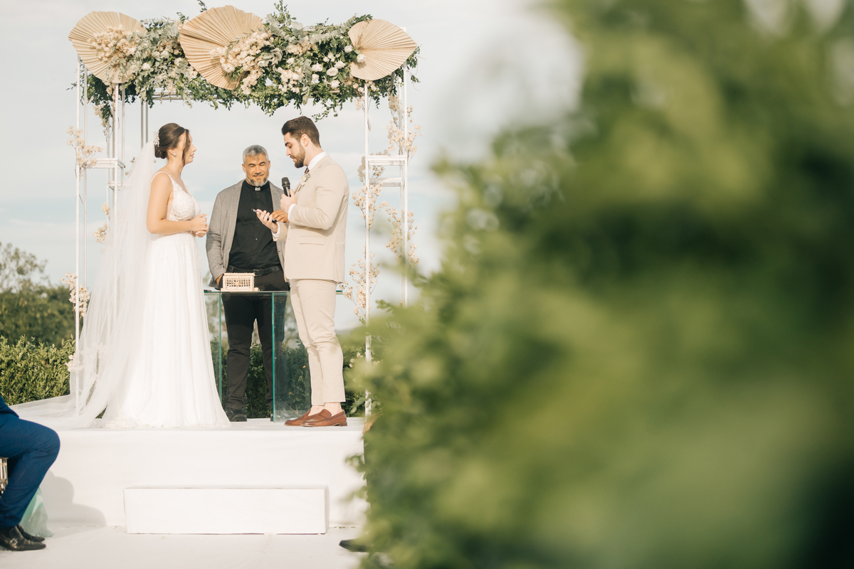 Noivo preparando os votos.