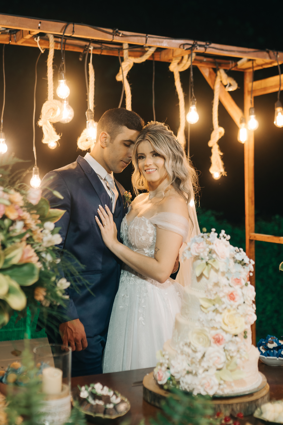 Fotos dos noivos no bolo.