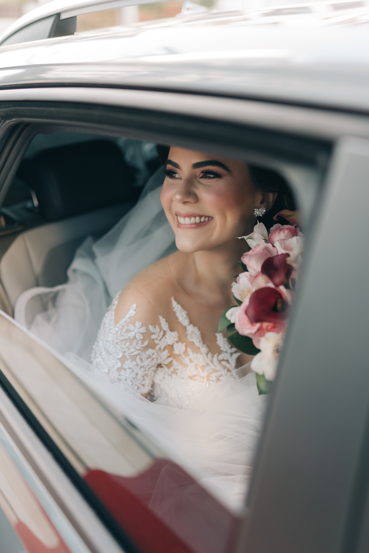 Noiva no carro.