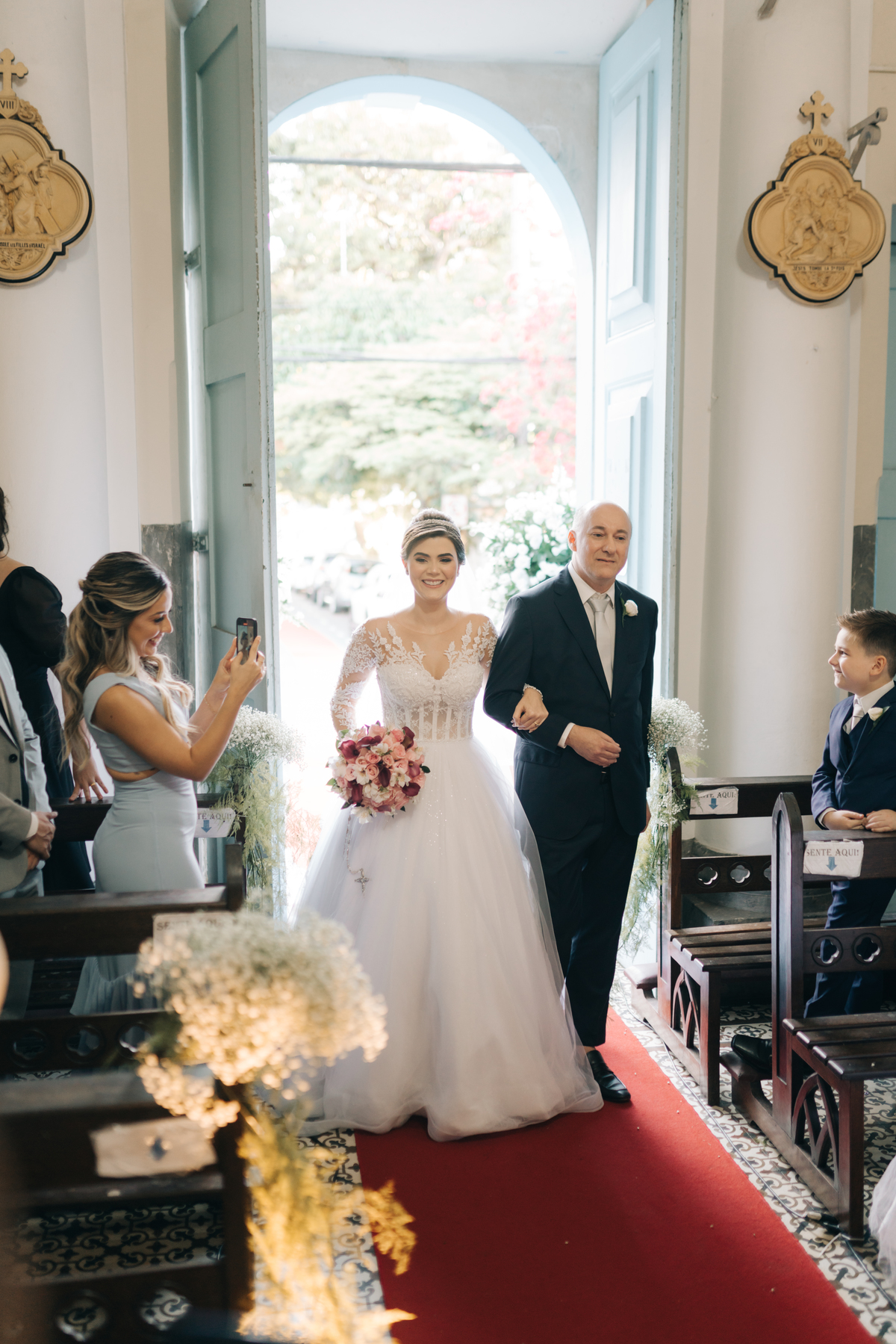 Noiva entrando na Igreja.