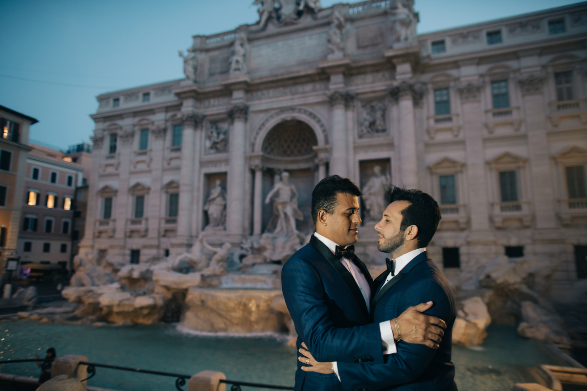 Ensaio de casal na fontana di trevi.