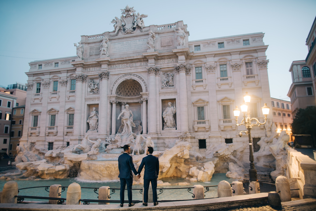 Ensaio de casal na fontana di trevi.