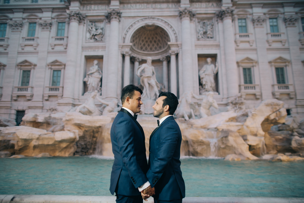 Ensaio de casal na fontana di trevi.