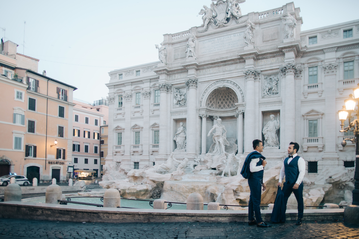 Ensaio de casal na fontana di trevi.