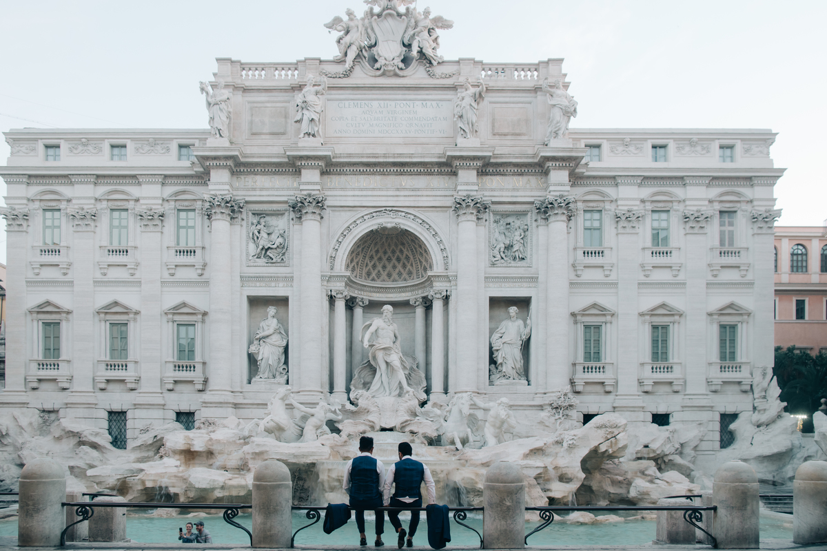 Ensaio de casal na fontana di trevi.