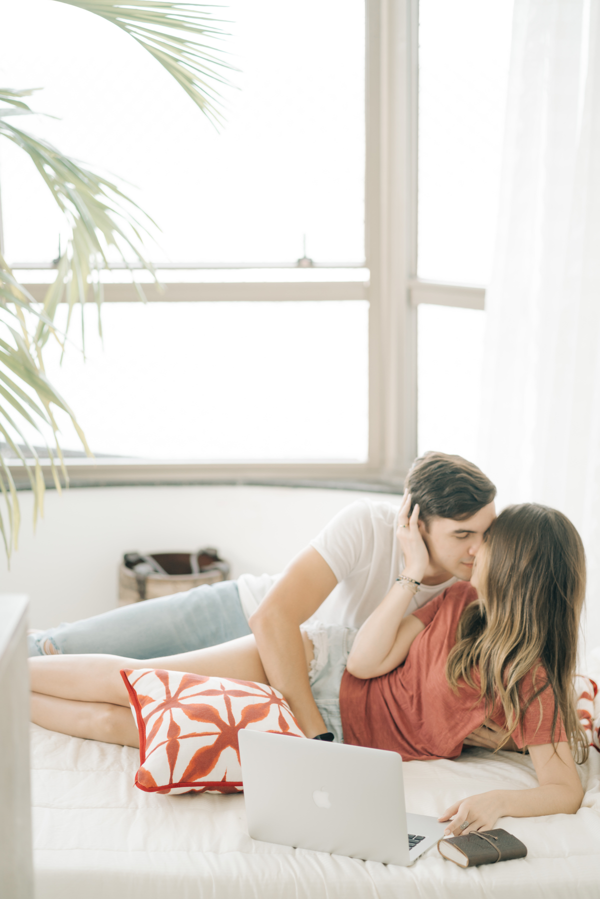 Ensaio de casal em casa.