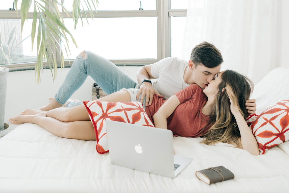 Ensaio de casal em casa.