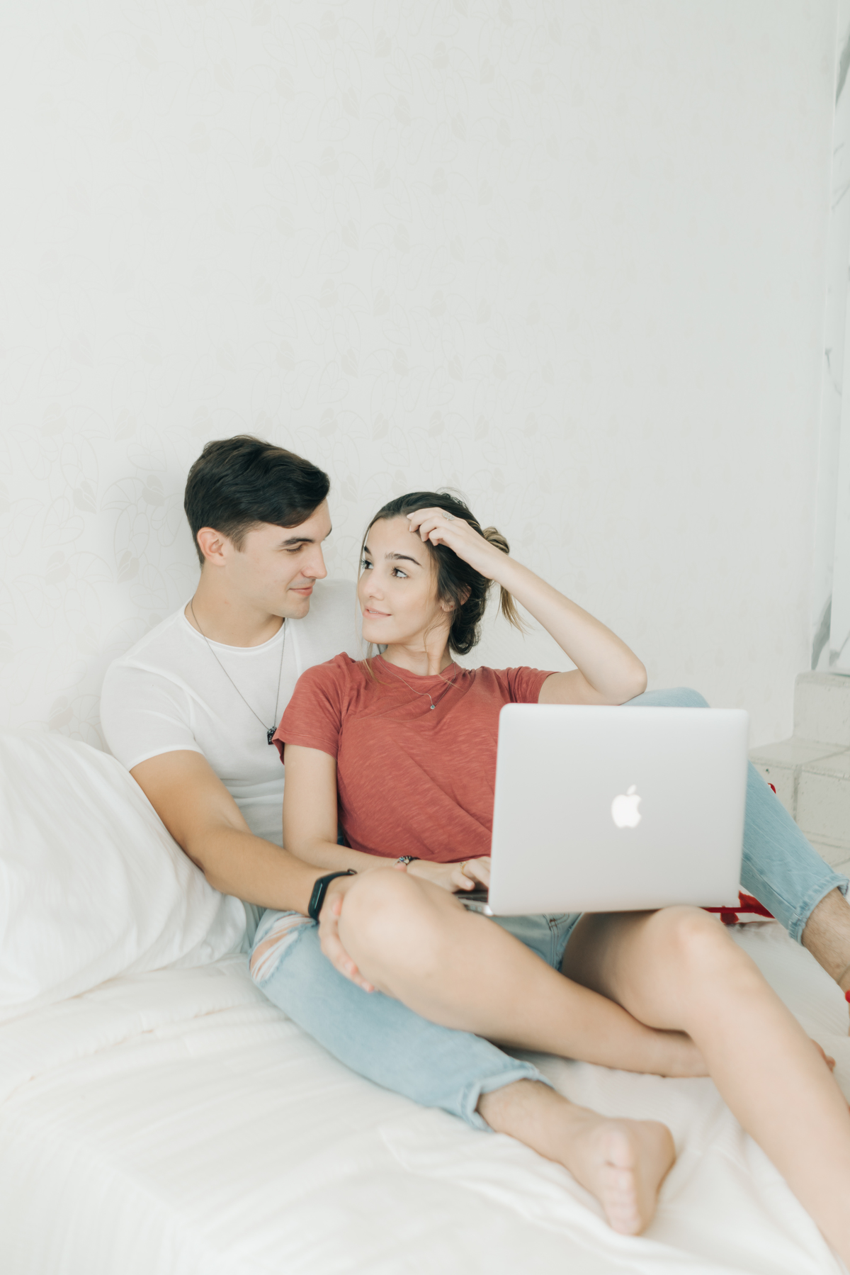 Ensaio de casal em casa.