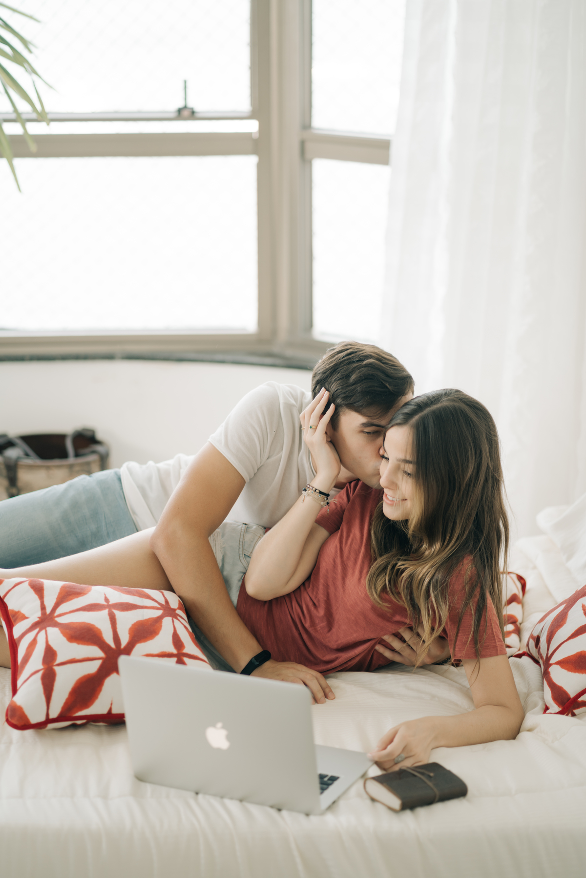 Ensaio de casal em casa.