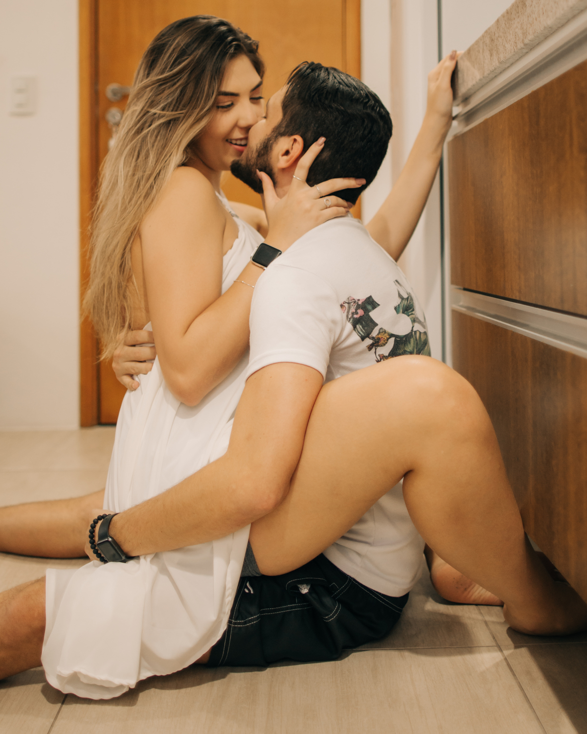 Ensaio de casal em casa.