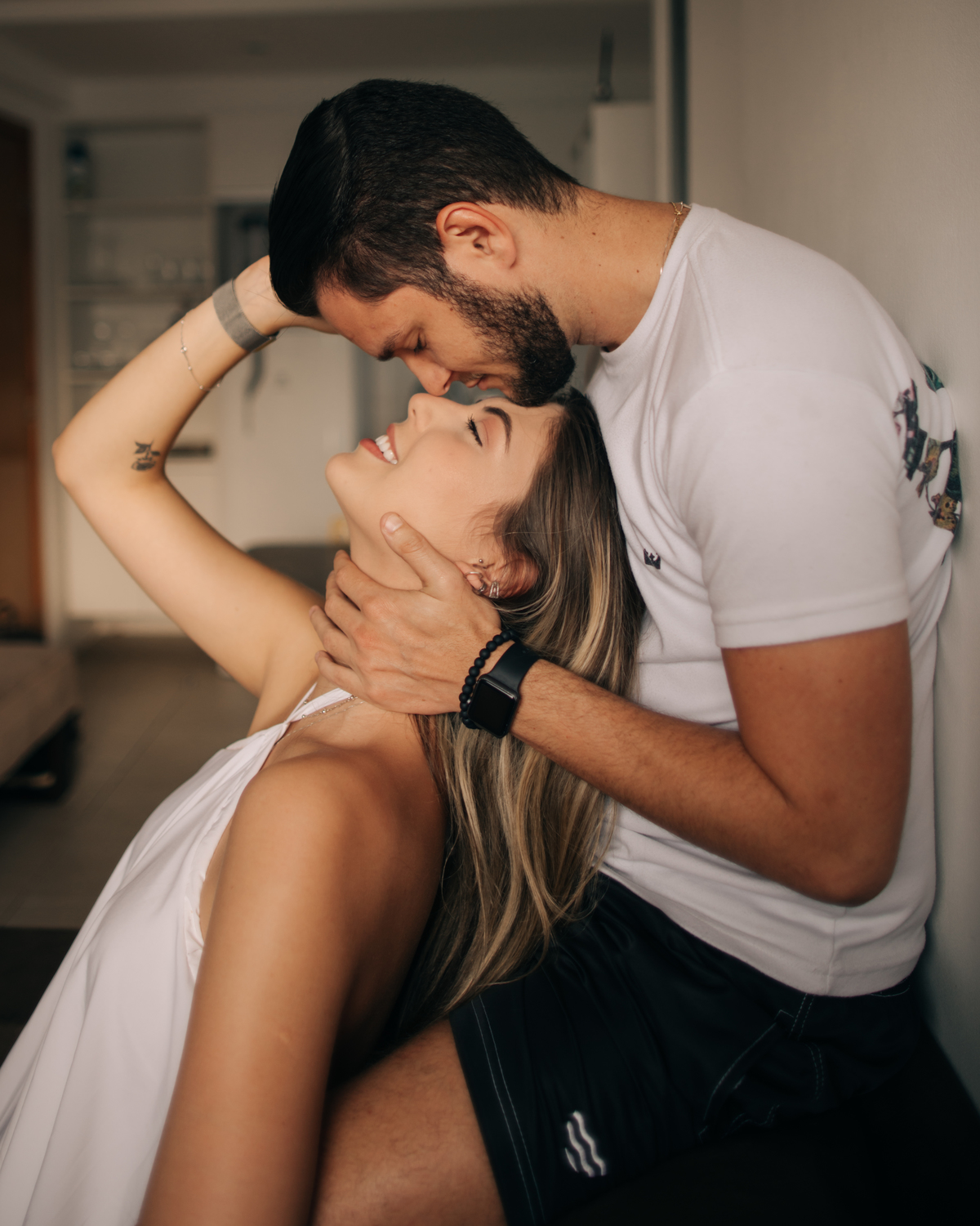 Ensaio de casal em casa.