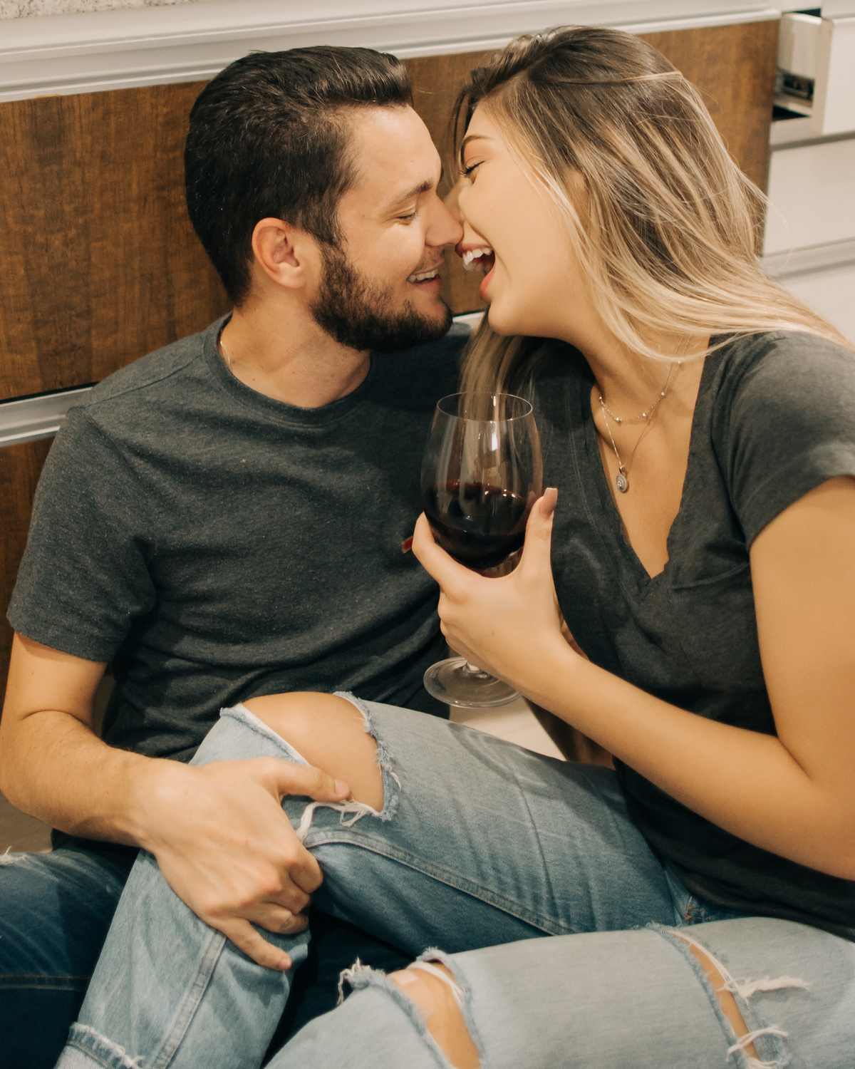Ensaio de casal em casa.