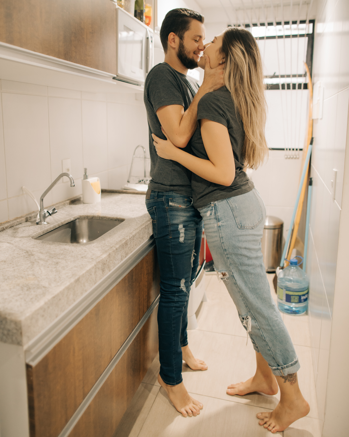 Ensaio de casal em casa.