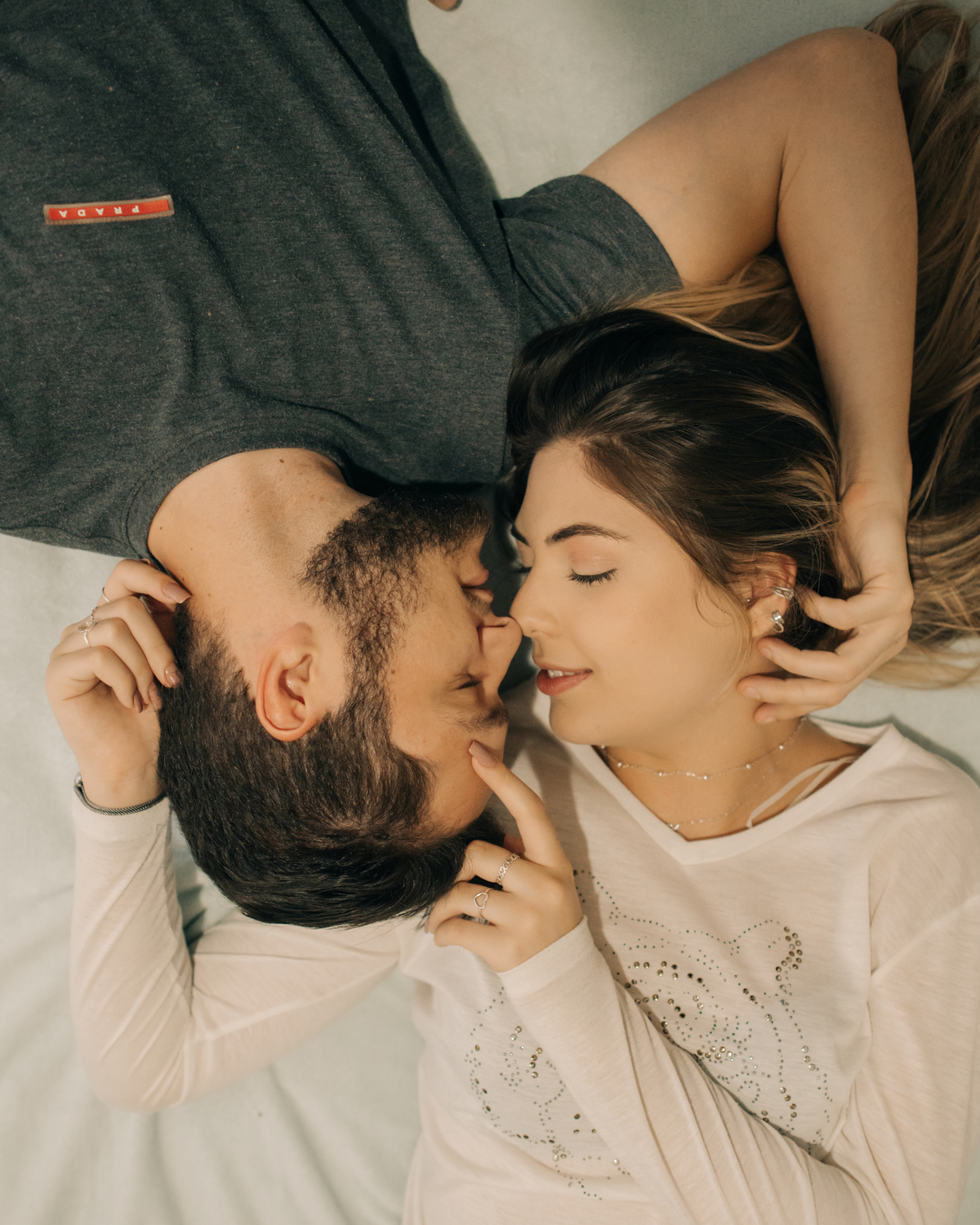 Ensaio de casal em casa.