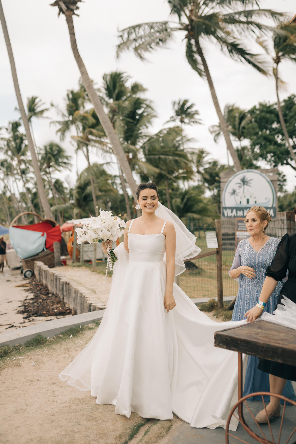 Noiva chegando na igreja dos Carneiros.