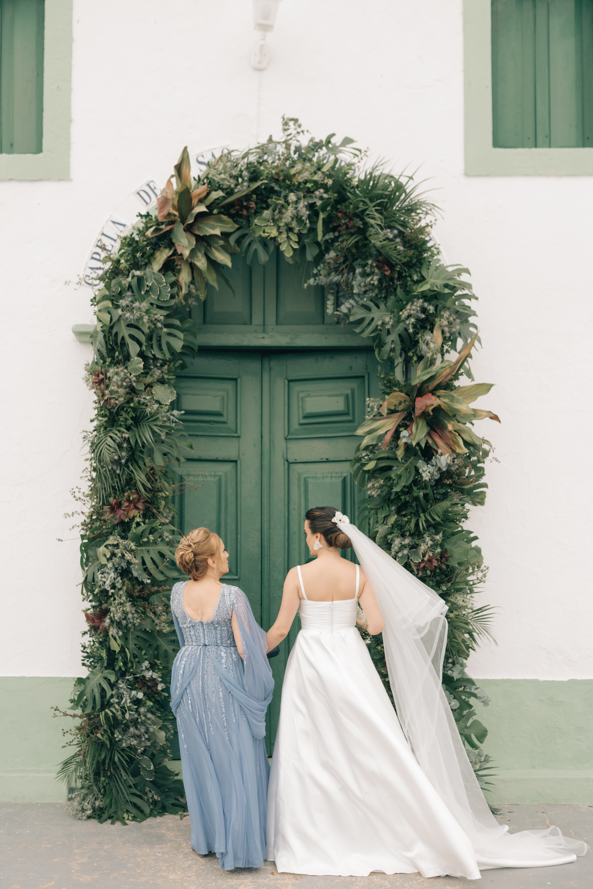 Noiva chegando na igreja dos Carneiros.