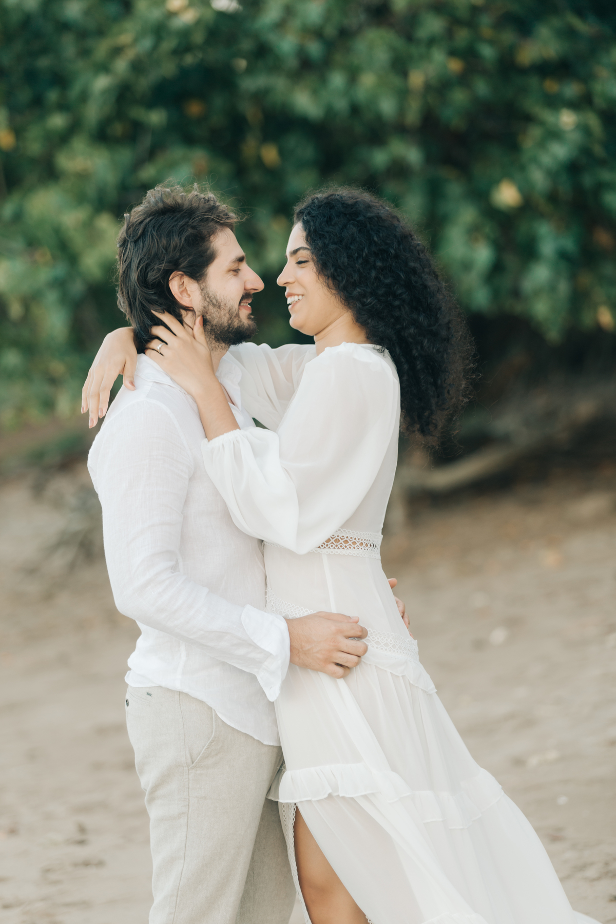 Ensaio de casal na praia do patacho.