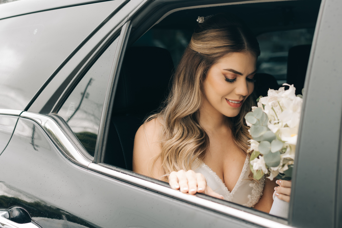 Noiva no carro.