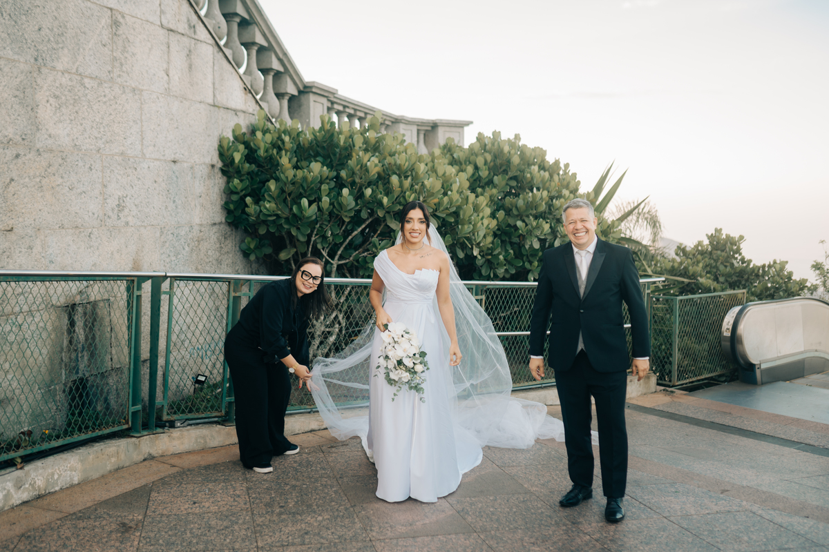 Noivo casando no cristo redentor.