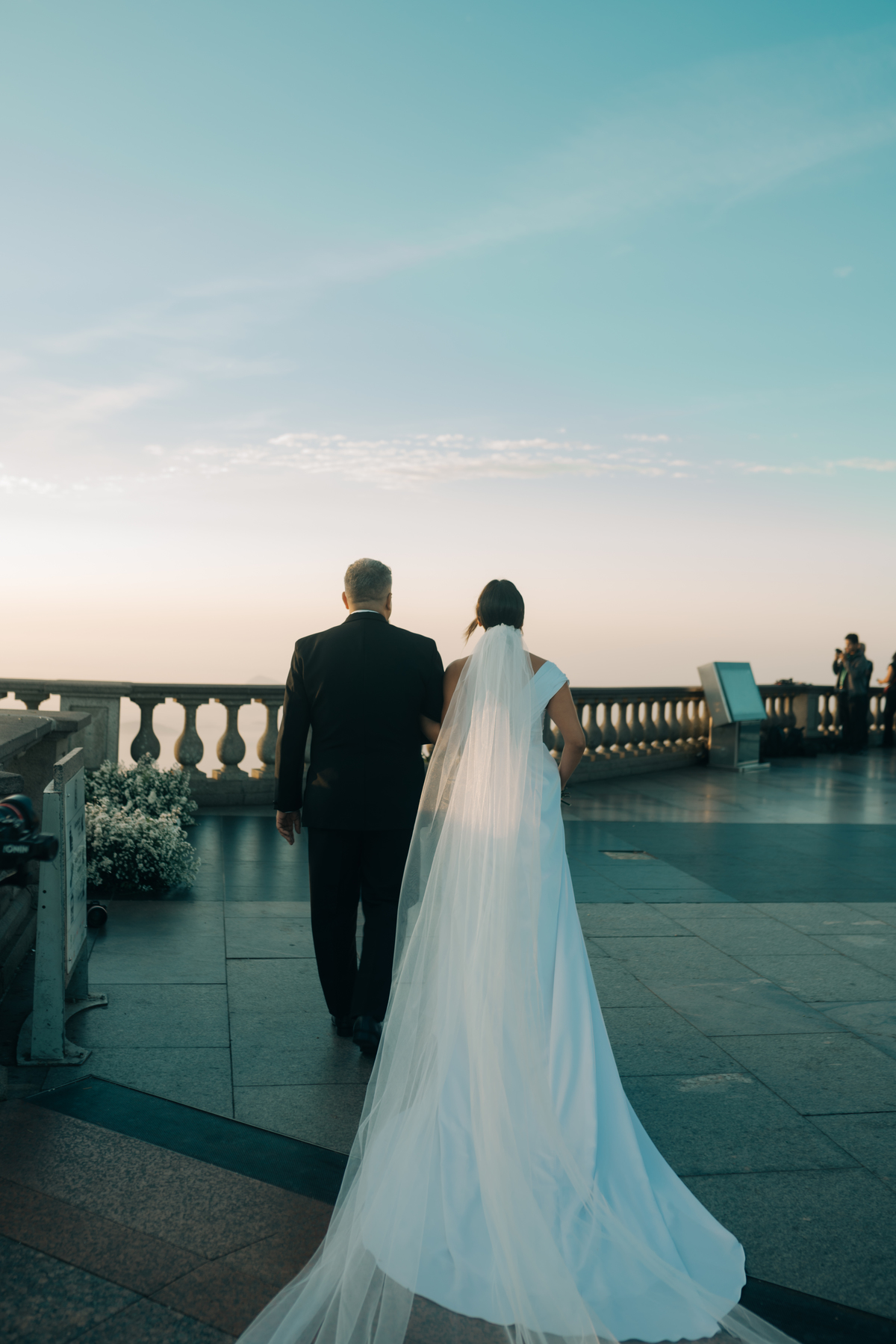 Noivo casando no cristo redentor.