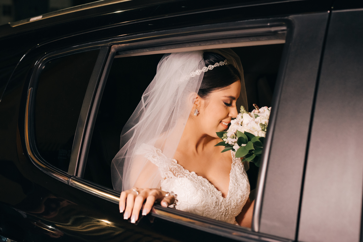 Noiva no carro.