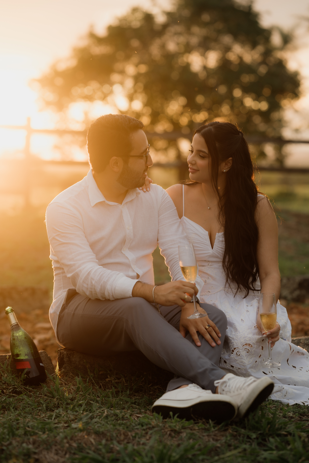 Ensaio pré wedding no por do sol.