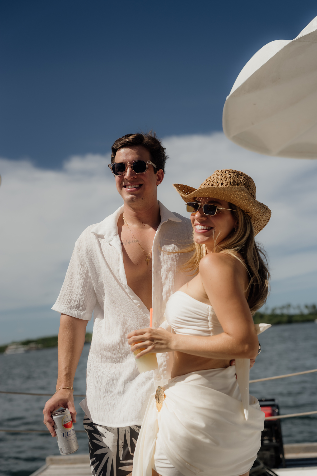 Festa no barco em Tamandaré.