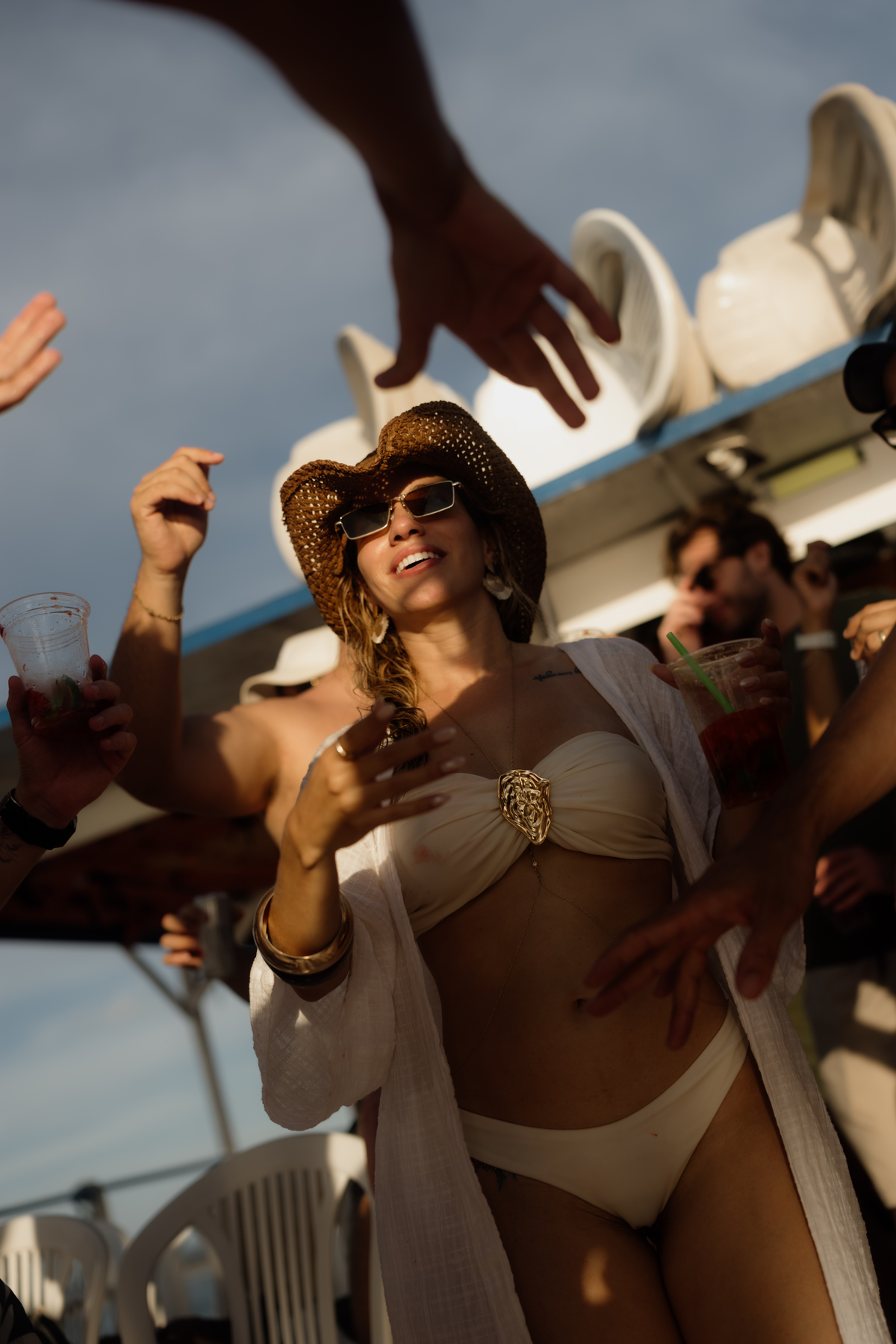 Festa no barco em Tamandaré.