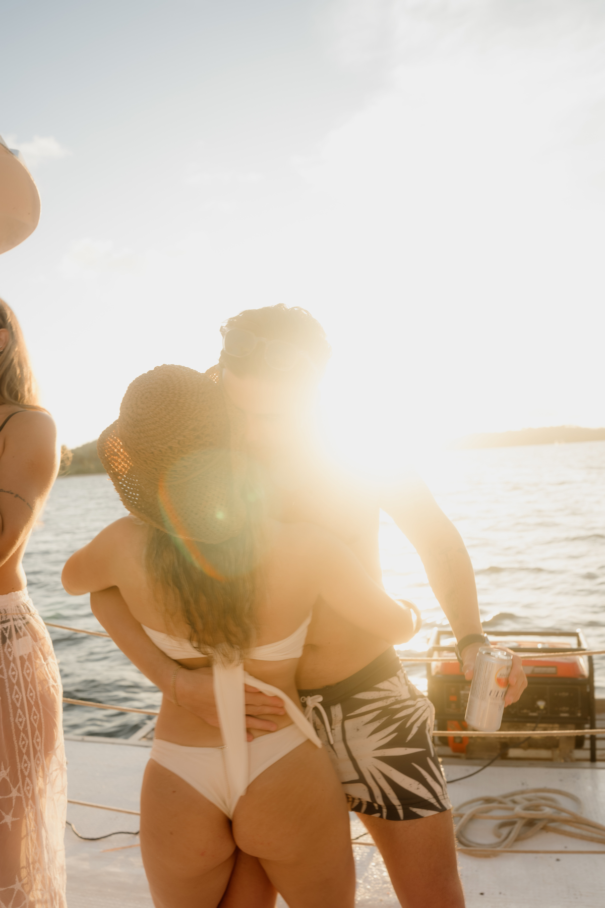 Festa no barco em Tamandaré.