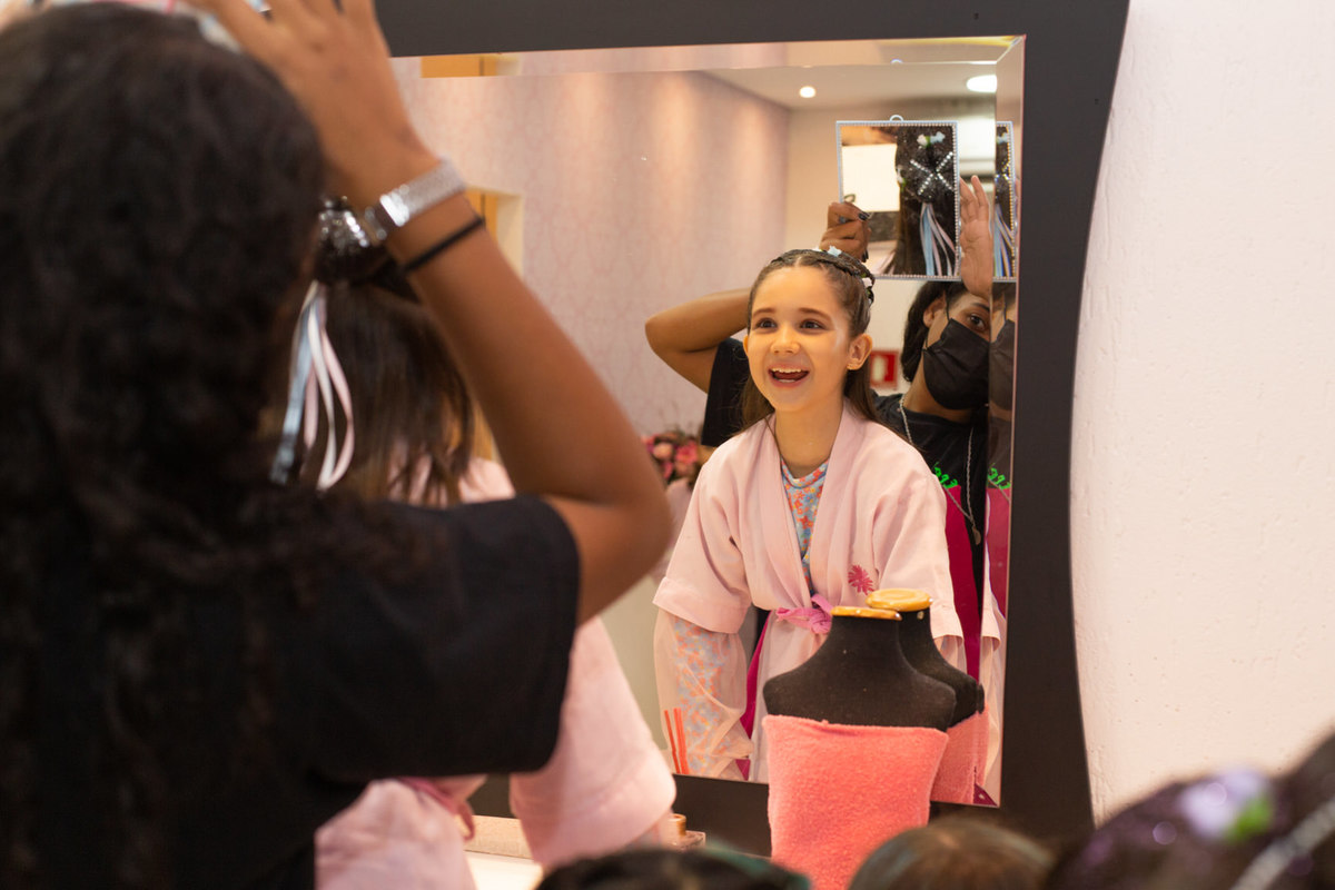 Cara de surpresa da Carol ao ver o penteado