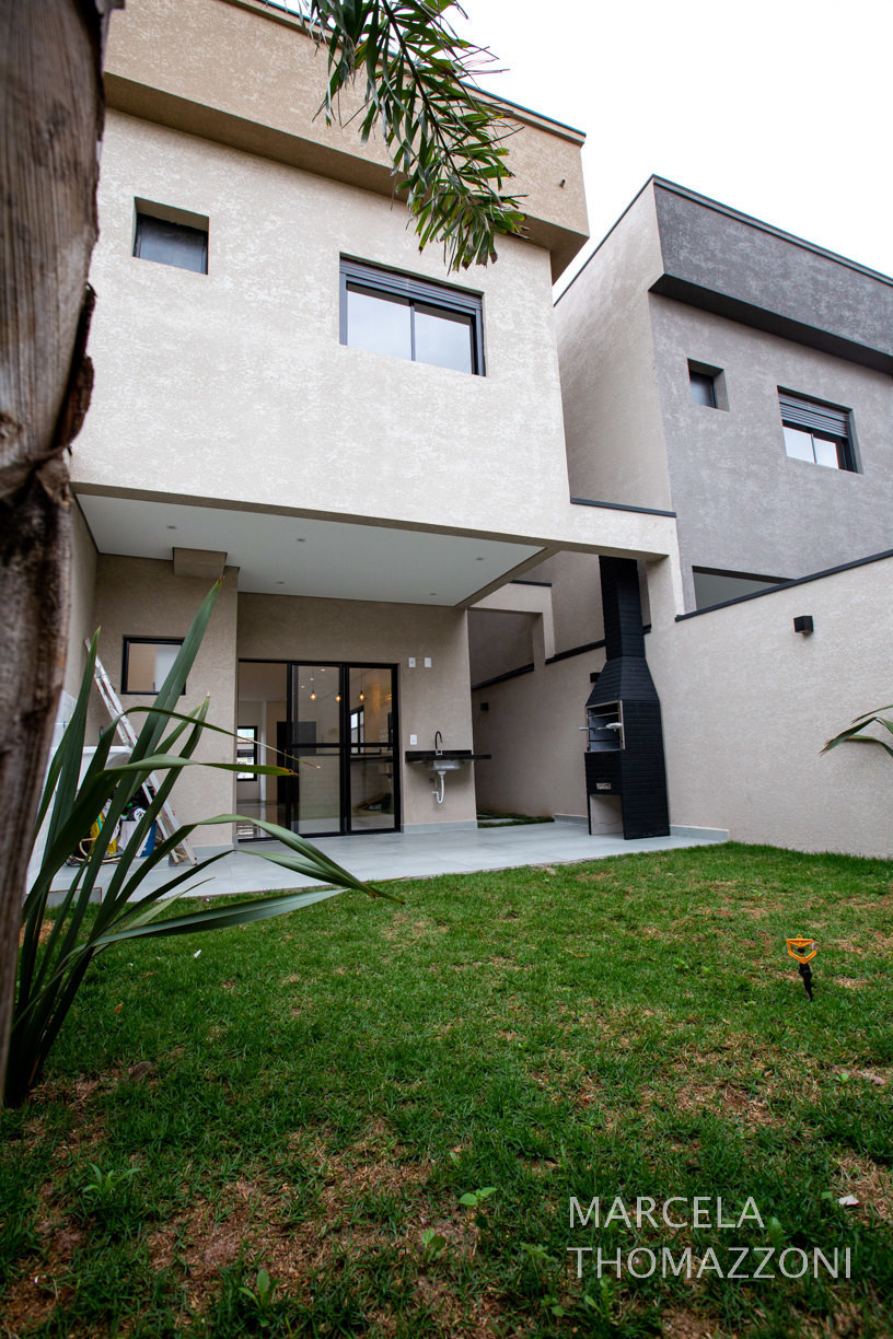 area de lazer com quintal e churrasqueira