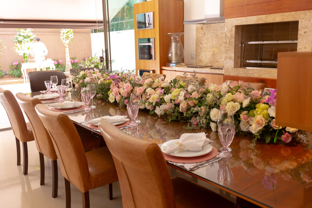 Decoração de mesa em batizado