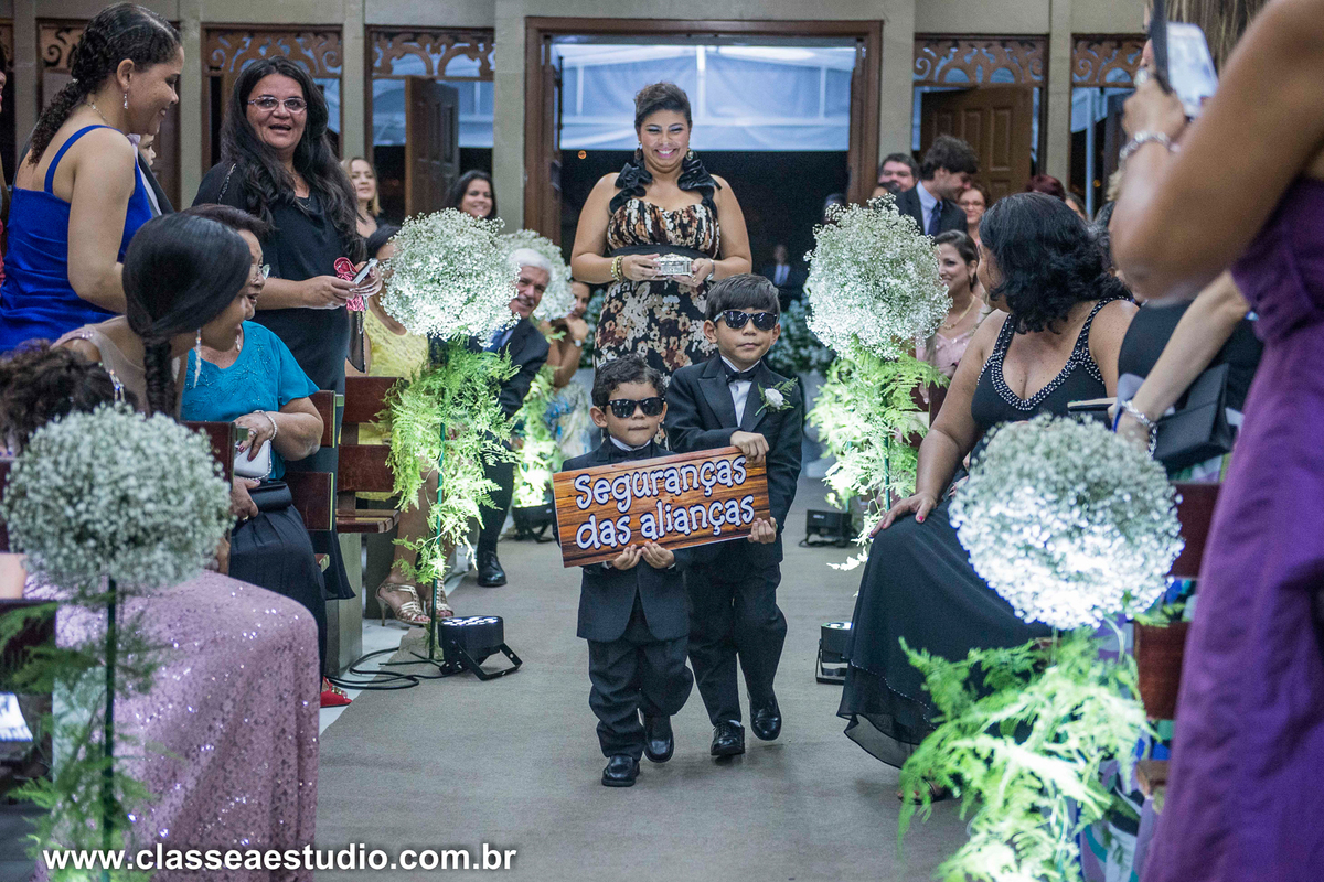 Foi lindo participar do casamento de Carlos e Fabiana.
Um casamento tão cheio de emoções e um casal muito querido.
Fizemos o making off no hotel Nobile na avenida boa viagem, a cerimonia foi realizada na linda e tradicional igreja dos