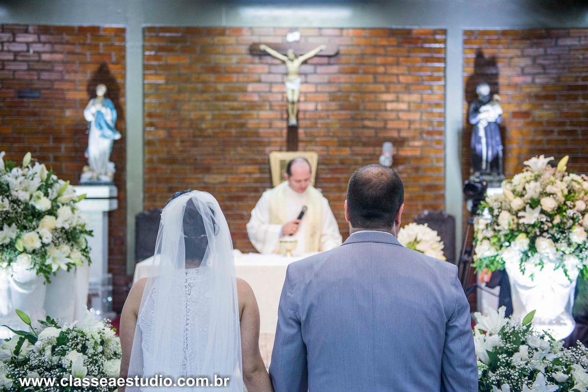 Foi lindo participar do casamento de Carlos e Fabiana.
Um casamento tão cheio de emoções e um casal muito querido.
Fizemos o making off no hotel Nobile na avenida boa viagem, a cerimonia foi realizada na linda e tradicional igreja dos